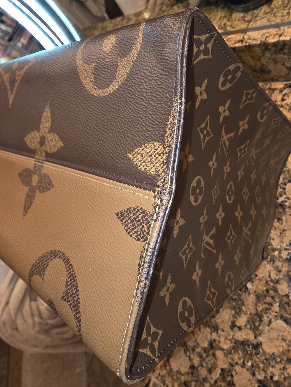 Louis Vuitton Large Monogram Canvas Tote Shoulder Bag in Brown and Tan. - Picture 3 of 16